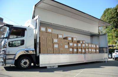 支援物資を積んだトラック。この後すぐに福島市へ向けて出発しました。