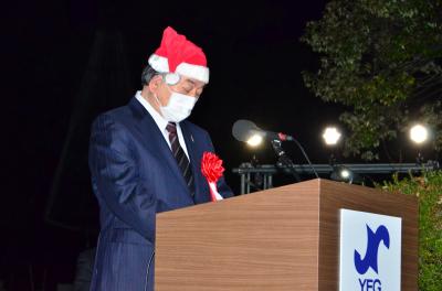 挨拶するクリスマス市長