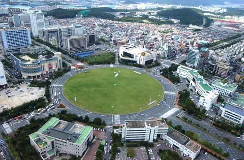 昌原(ちゃんうぉん)市内の様子　円形広場