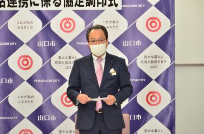 挨拶する桶谷祥太郎社長