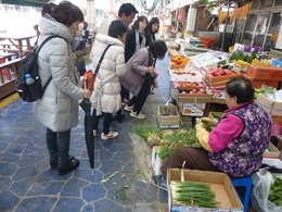 昔ながらの市場の風情が残る山城市場