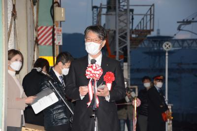 出発式であいさつする伊藤市長