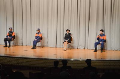 団員代表者によるトークセッションの様子（左から消防団救助部隊員、女性団員、予防隊員、学生団員）