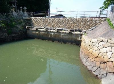 山陽小野田市「周防灘干拓遺跡高泊開作浜五挺唐樋」の写真