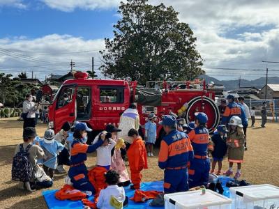 防火啓発イベントで活動する学生消防団員