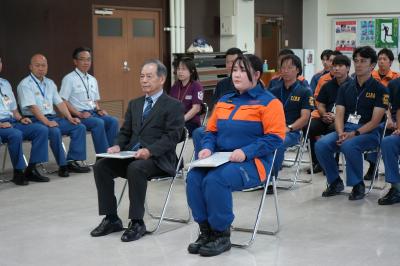 奨励金を交付された旭幼稚園藤井理事長・園長と河村さん