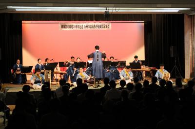 公州市忠南燕亭国楽団演奏会の様子