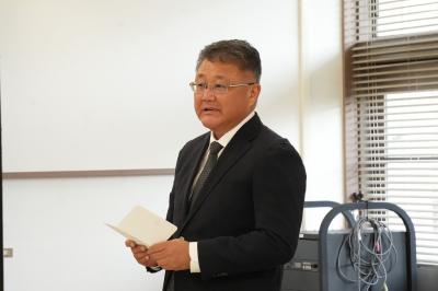 あいさつする木下代表取締役