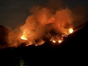 林野火災延焼中