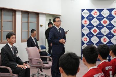 副市長があいさつする様子
