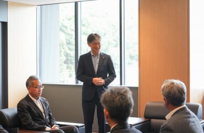 市長があいさつする様子