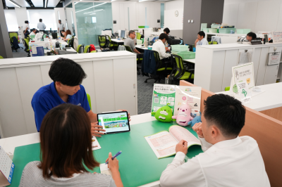 移住を考えている方の相談に対応する様子