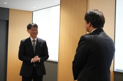 謝辞を述べる市長