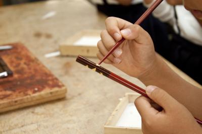 大内塗の箸づくり体験