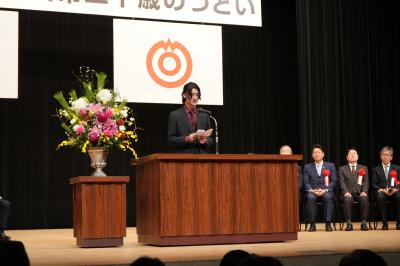 二十歳の誓いを述べる植木大雅さん