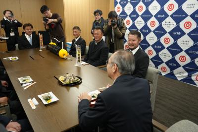 試食・歓談の様子