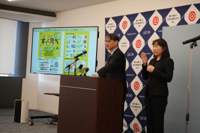 記者会見の様子