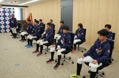 出場報告の様子