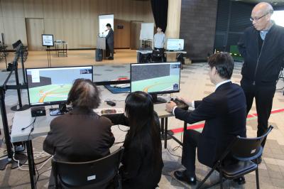 プログラムを体験する様子