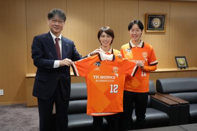 ユニフォーム贈呈