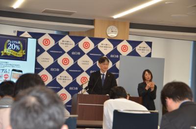 記者会見の様子