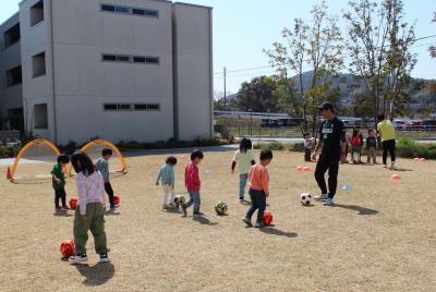 「習い事ランド山口」で体験する子どもたちの様子