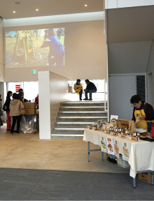 室内型通り抜け広場