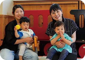 こども誰でも通園制度を利用する親子の写真