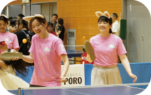 スリッパ卓球の様子
