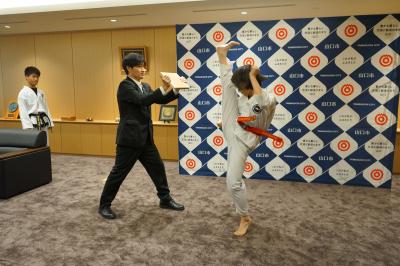 秋本千愛さんによるかかと落とし