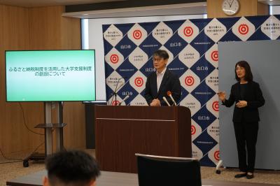 記者会見の様子