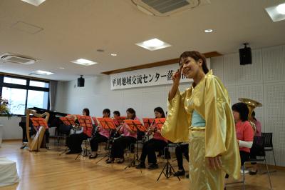 ママさんバンドの演奏の様子