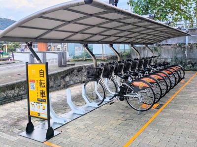 サイクルポートに設置されたシェアサイクル自転車