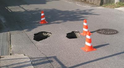 道路陥没例