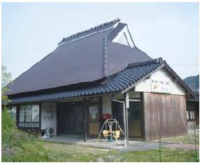 いっぽ仁保さんぽは、築100年以上の古民家の広場です。