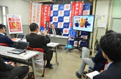 会見する市長