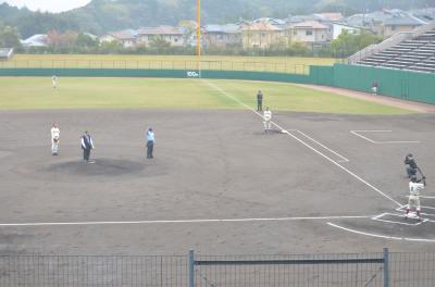 市長杯高等学校野球大会第一試合の様子