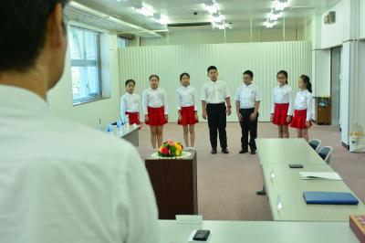 済南市青少年交流訪問団の児童が、訪問の際に「さくら」を合唱されている様子