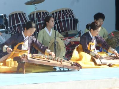 州市忠南燕亭国学院公演団演奏会の様子