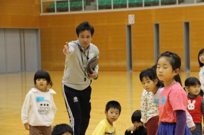 第8回マナビィ　活動する講師と子どもの様子