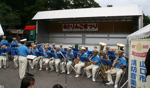 徳佐りんご祭りでの演奏