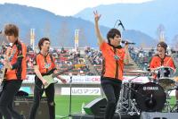 田村淳さんはユニフォーム姿で応援歌を披露し、会場を盛り上げた。