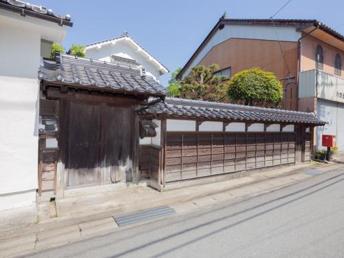 旧案野酒場門及び塀