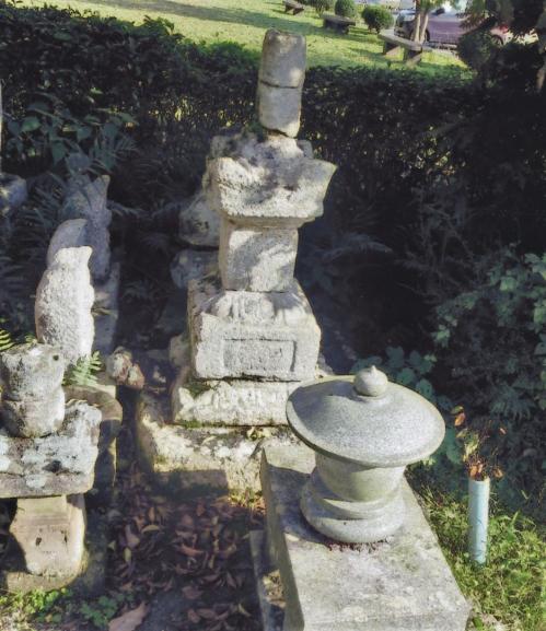 法光寺の供養塔