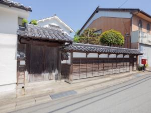 旧案野酒場門及び塀